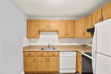 800 County St unit 8, Taunton, MA 02780 - photo 4