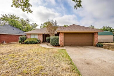 1215 Davis St, Cleburne, TX 76033 - photo 2