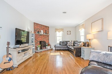 9 Hollis St, Uxbridge, MA 01569 - photo 4