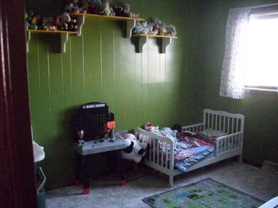 Bedroom 2 Upstairs<|><|>