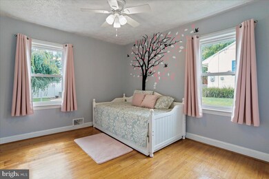 103 S Whissen St, Edinburg, VA 22824 - photo 5