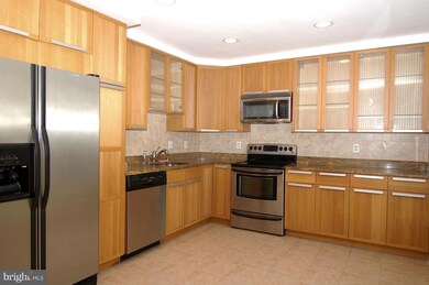 10928 Bloomingdale Dr, Rockville, MD 20852 - photo 4