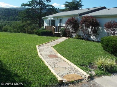 237 Marigold Ln, Berkeley Springs, WV 25411 - photo 3