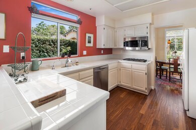 Cheerful and Spacious Kitchen