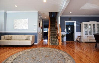 (7) Entyr Foyer