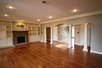 Beautiful Built-In Cabinets, lovely Entrance's int