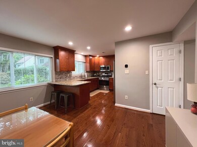 1514 Roundleaf Ct, Reston, VA 20190 - photo 6