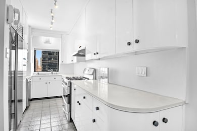 The Sovereign unit 18D, New York, NY 10022 - photo 5