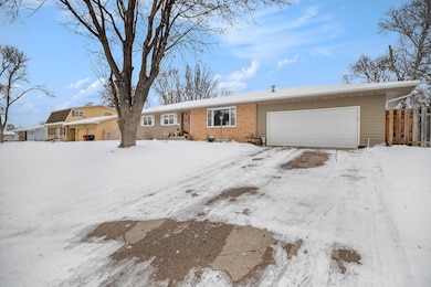 2010 Ross St, Yankton, SD 57078 - photo 2