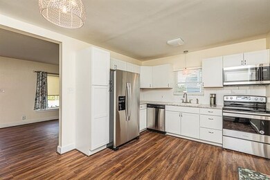 EAT IN, REMODELED KITCHEN, MARBLE COUNTER, SS APPL