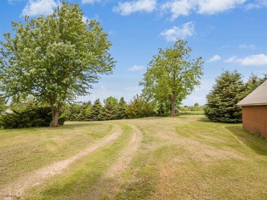 2802 Rusty Wallace Dr, Newton, IA 50208 - photo 4