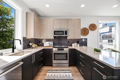 2817 Franklin Ave E unit A, Seattle, WA 98102 - photo 6