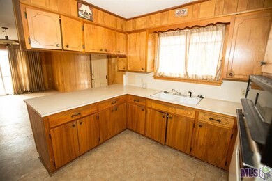 Attractive L Shaped Kitchen!!!!