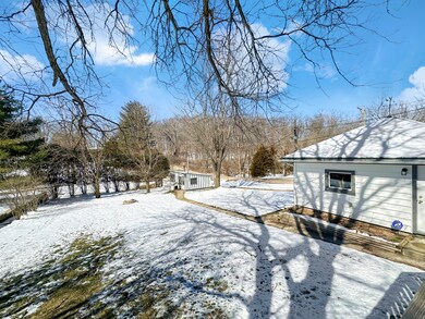 290 N Mill St, Freeport, IL 61032 - photo 3