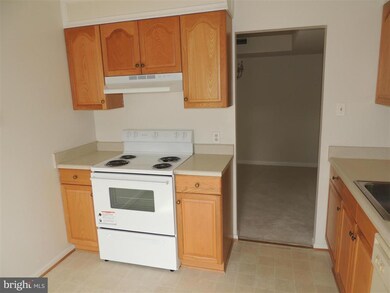 134 Roberts Ln unit 201, Alexandria, VA 22314 - photo 5