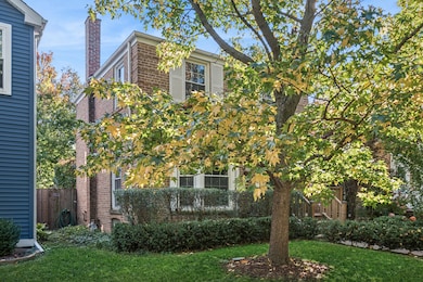 1811 Laurel Ave, Evanston, IL 60201 - photo 2