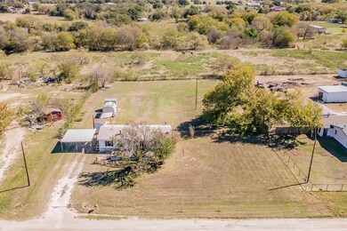 5200 Misty Hollow Dr, Joshua, TX 76058 - photo 4