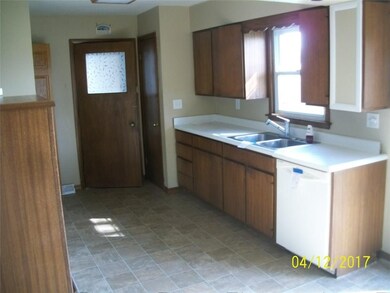 602 E 15th St S, Newton, IA 50208 - photo 4