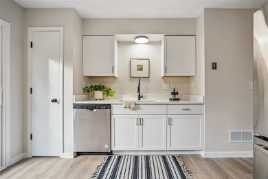 232 27th St NW, Cedar Rapids, IA 52405 - photo 3