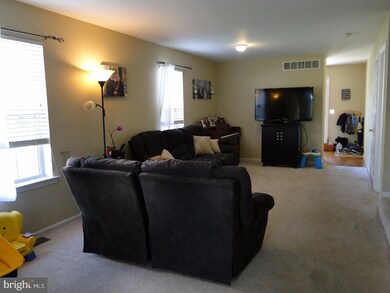 461 Berkshire Dr, Souderton, PA 18964 - photo 3