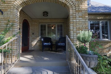Frotn Porch