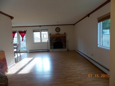 Living/Fireplace