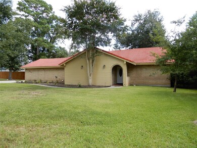210 Beaumont Dr, Magnolia, TX 77354 - photo 4