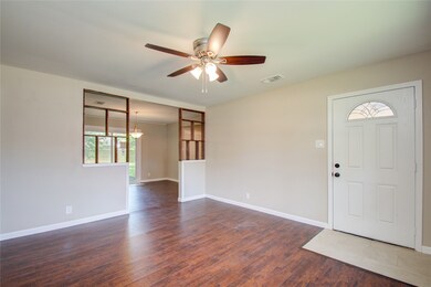 10511 Hollyglen Dr, Houston, TX 77016 - photo 5