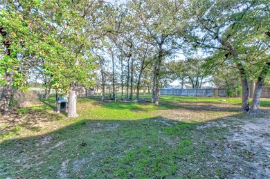 2505 Oaks Dr, Granbury, TX 76049 - photo 2