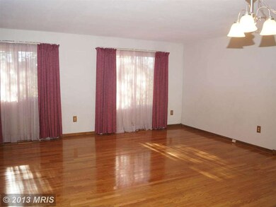 7009 Cipriano Woods Ct, Lanham, MD 20706 - photo 4