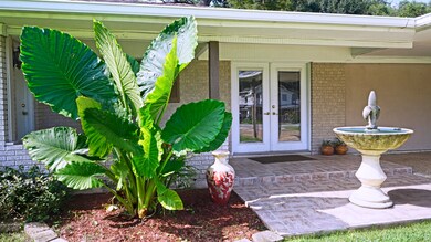 Front03 Entrance