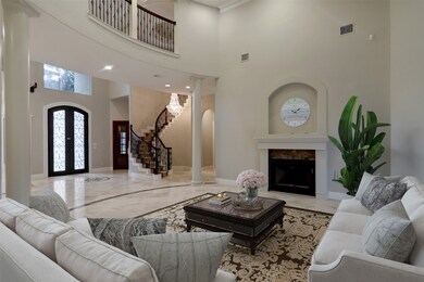 1315 Glenhilshire Dr, Houston, TX 77055 - photo 2