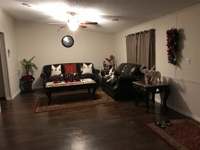 10127 S Country Dr, Alvin, TX 77511 - photo 7