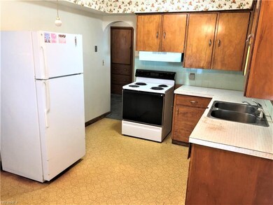 Kitchen appliances included