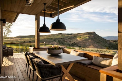 006_006_008_029_029_7515_east_stardust_c