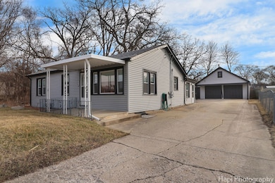 2610 S Thomas Ct, McHenry, IL 60051 - photo 2