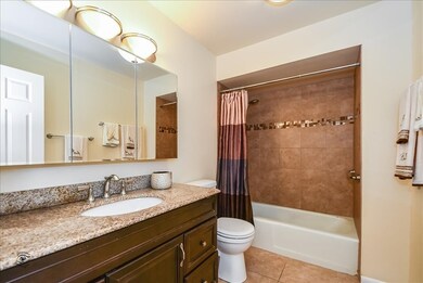 19110 Pine Dr unit 137, Country Club Hills, IL 60478 - photo 3