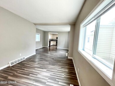 1121 2nd Ave N, Grand Forks, ND 58203 - photo 3