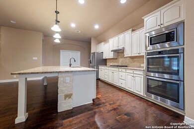 17815 Oxford Mount, Helotes, TX 78023 - photo 4