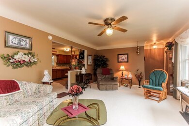 005-Living_Room-2478378-medium