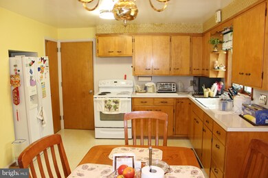 751 W Main St, New Holland, PA 17557 - photo 5