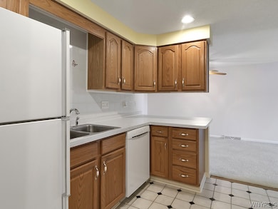kitchen (tile floor) Appliances included
