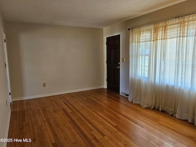 124 Kimberly Dr, Clinton, NC 28328 - photo 4