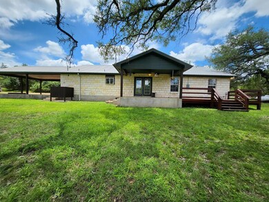 678 Loudon Rd, Fredericksburg, TX 78624 - photo 2