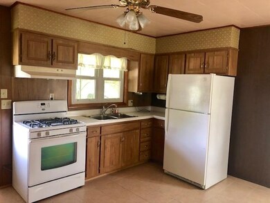 827 Railroad St, Covington, IN 47932 - photo 5