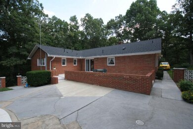 135 West St, Stephens City, VA 22655 - photo 2