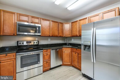 9237 Burke Rd, Burke, VA 22015 - photo 5