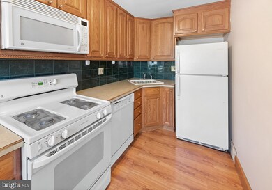 908 Poplar Ave, Glenolden, PA 19036 - photo 6