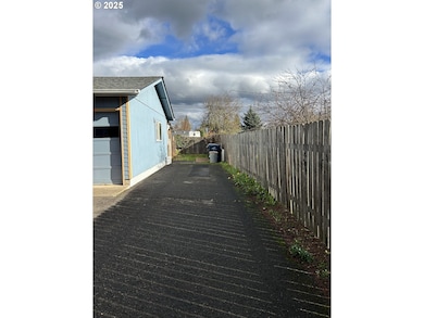 1205 Mill St, Springfield, OR 97477 - photo 2