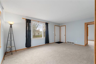 733 31st St SE, Cedar Rapids, IA 52403 - photo 5